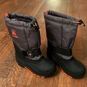 Kamik size 13 snow boots.